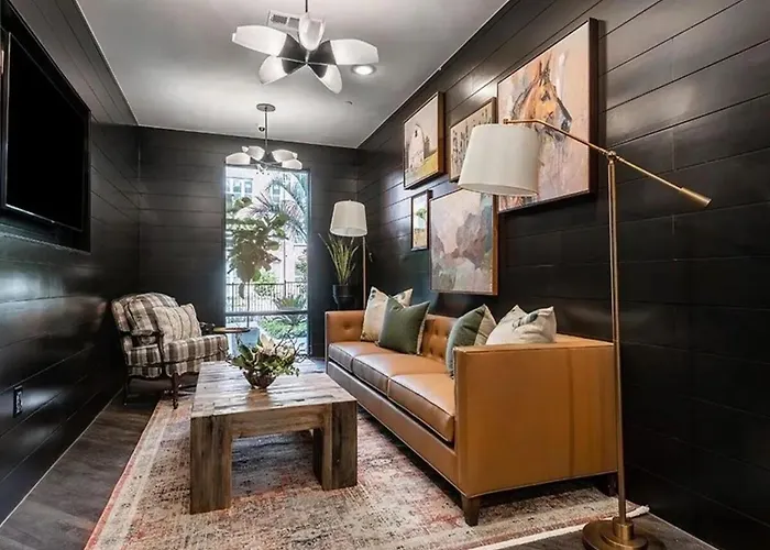 Contemporary Comfort Near The Woodlands