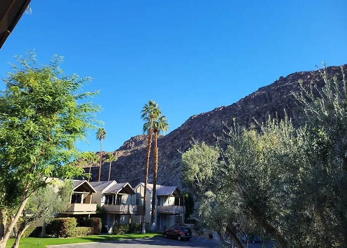 Peaceful Desert Retreat Mountain View Studio Condo Indian Wells