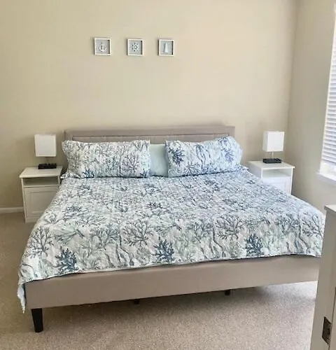 Coastal Condo With Pool, Minutes From Beach