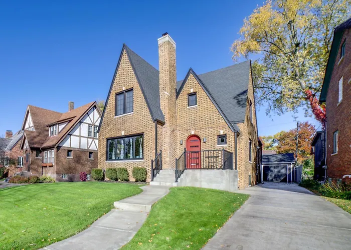 Pet Friendly! Near Casinos & Lake Michigan Beaches