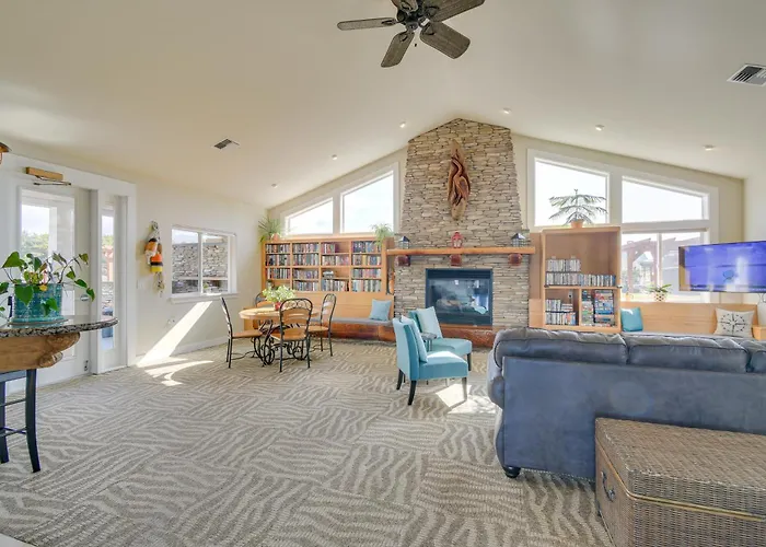 Beach Access & Community Perks! Westport Hideaway