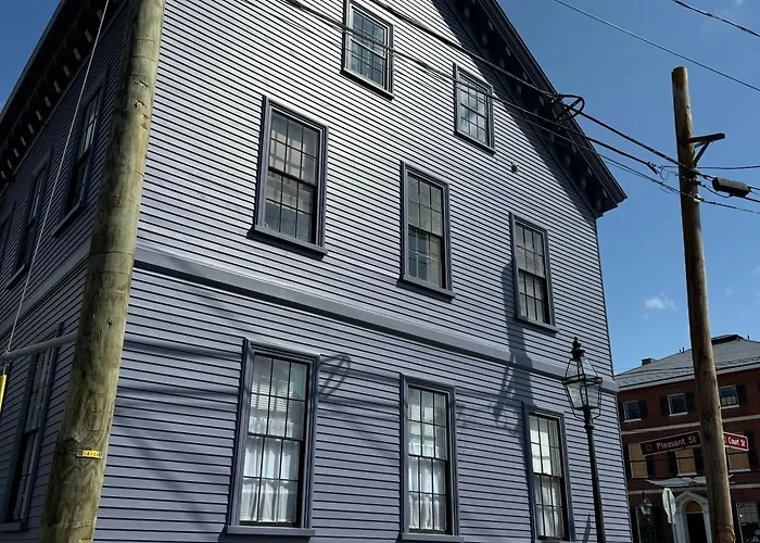 Townhouse In Portsmouth Downtown Historic District