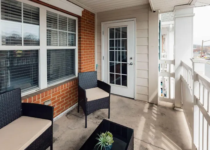 Spacious 3 Bed Condo Near Etsu