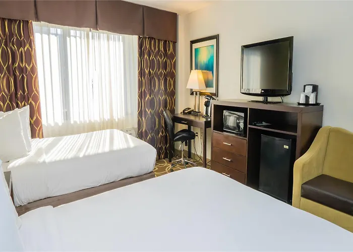 Elimwood Hotel A Ramada
