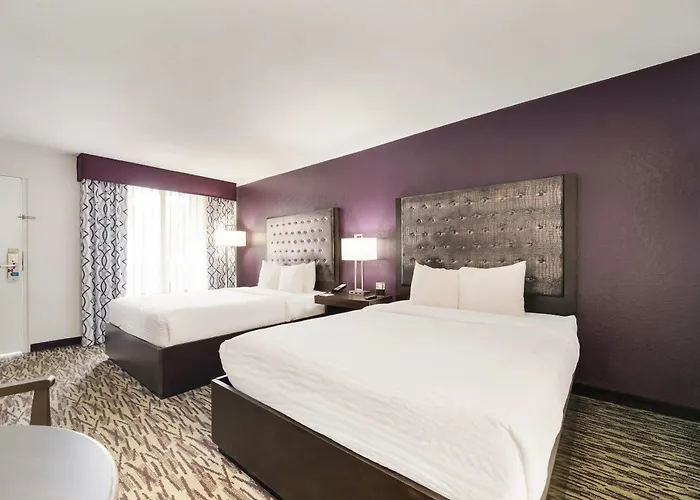 Clarion Inn & Suites Across From Universal Orlando Resort