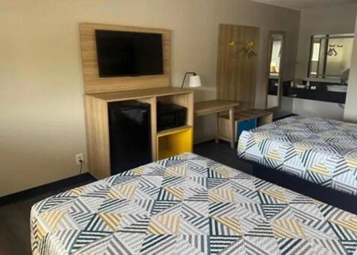 Days Inn By Wyndham Kansas City Northeast