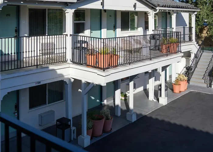 Leland Hotel