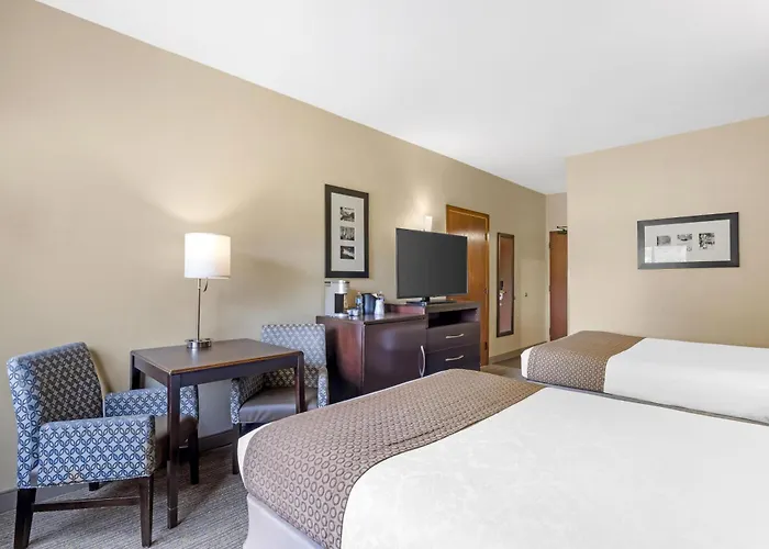 Best Western Plus Plaza By The Green