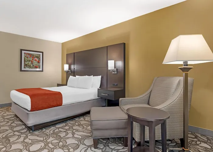 Best Western Plus Plaza By The Green