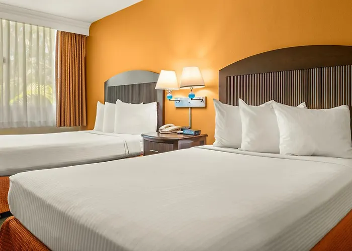 Airport Honolulu Hotel, Trademark Collection By Wyndham