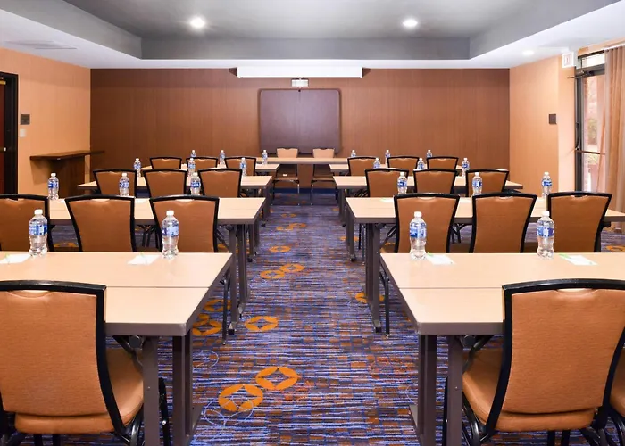 Country Inn & Suites By Radisson, Brown Deer - Milwaukee North