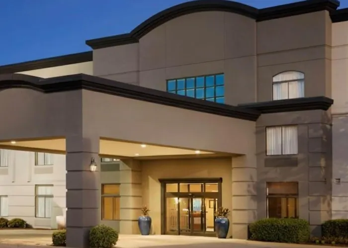 Townhome Inn & Suites