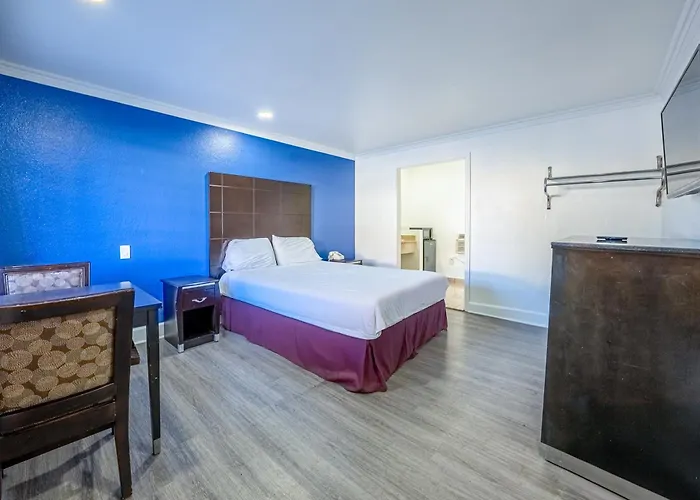 Town And Country Inn