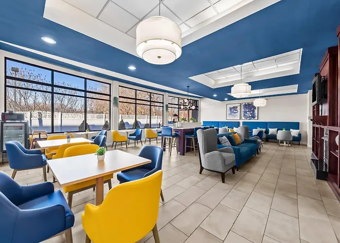 Comfort Inn & Suites Plainville-Foxboro