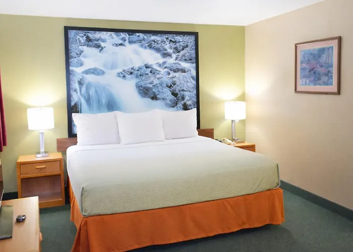 Super 8 By Wyndham Antigo