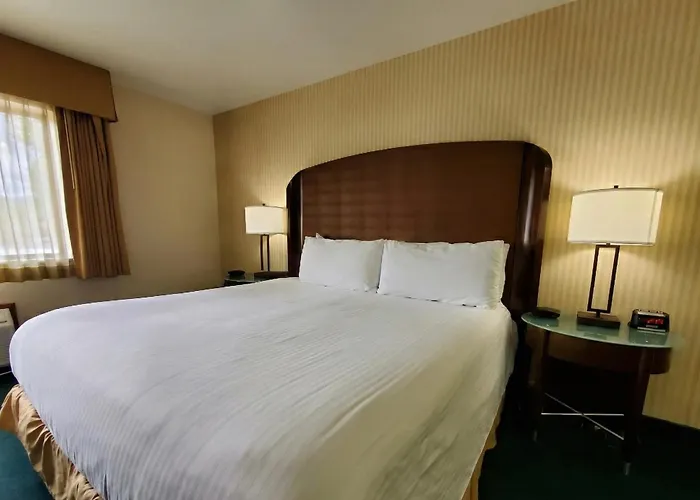 Red Lion Hotel Rogue Regency Medford Airport