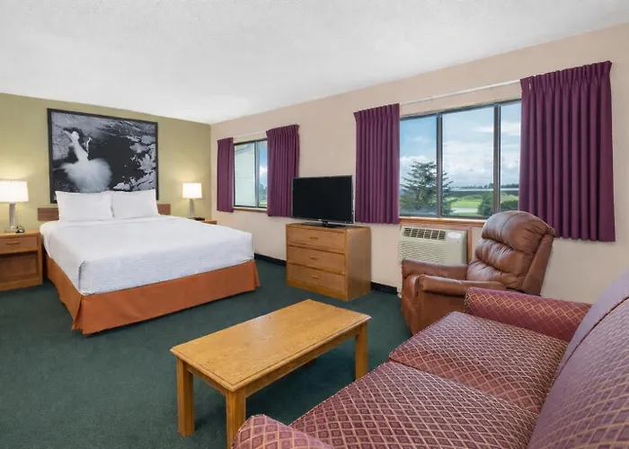 Super 8 By Wyndham Antigo