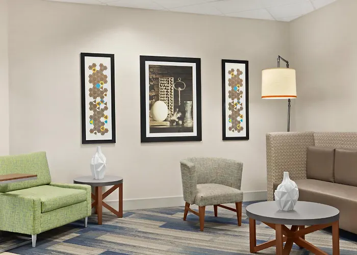 Holiday Inn Express & Suites Akron Regional Airport Area By Ihg