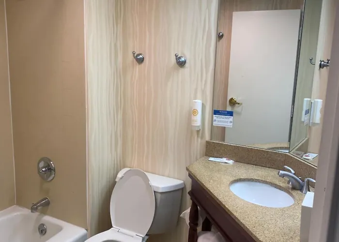Comfort Inn & Suites Newark - Wilmington