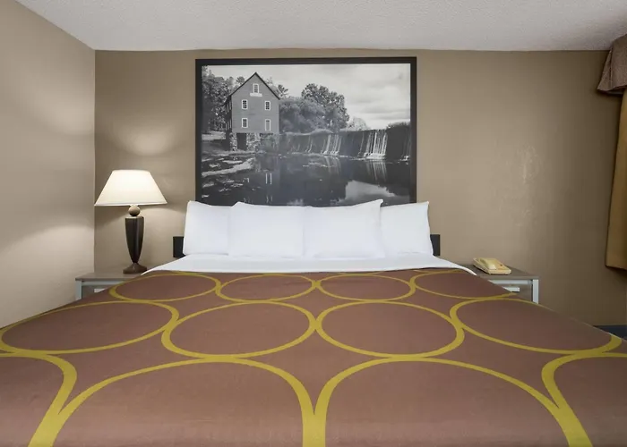 Super 8 By Wyndham Macon West