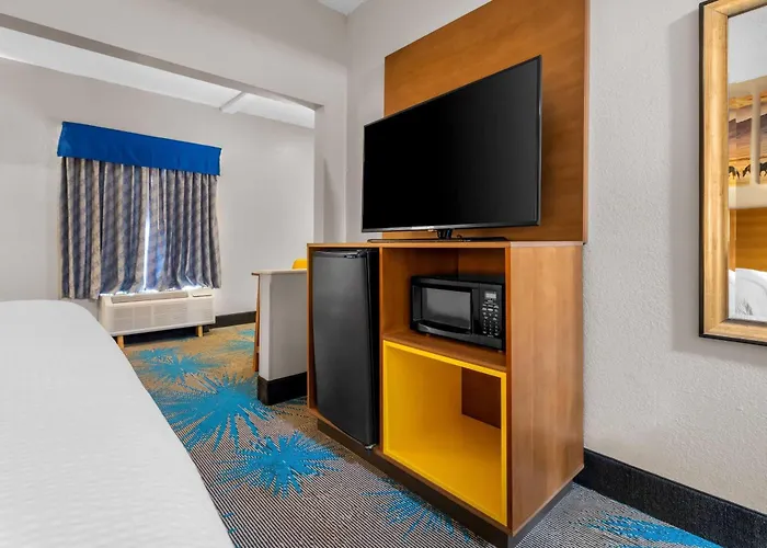 Days Inn & Suites By Wyndham Ridgeland