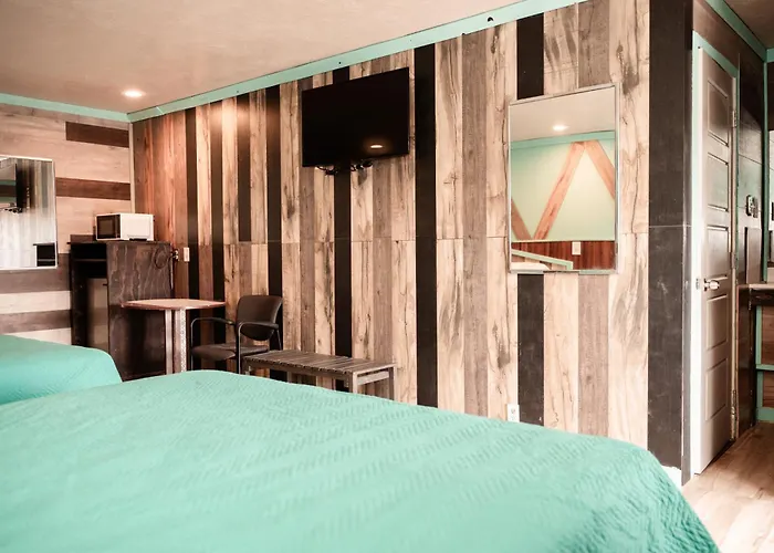 Provo Inn & Suites