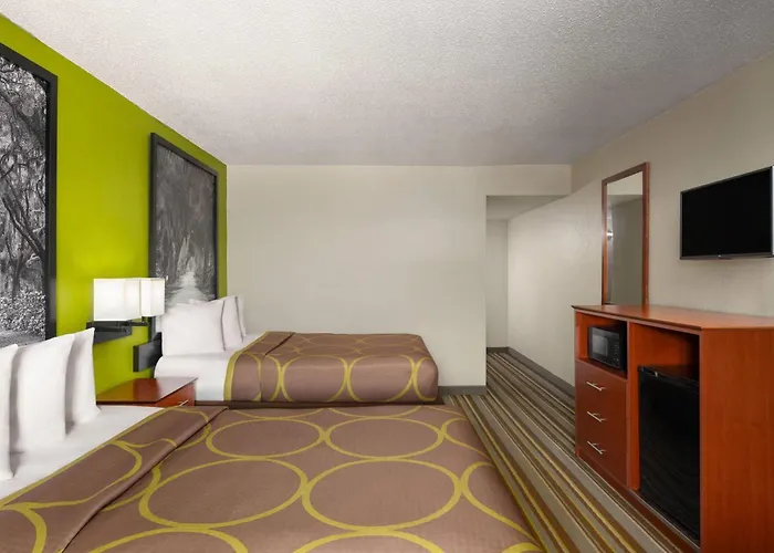 Super 8 By Wyndham Lake City