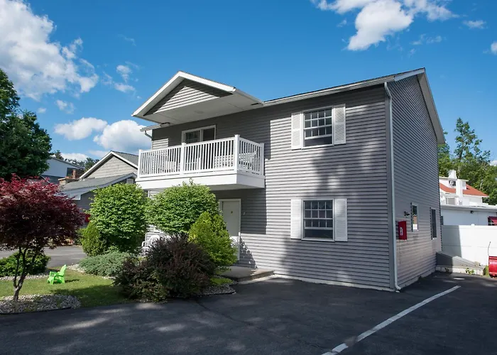 Adirondack Retreat Inn & Suites
