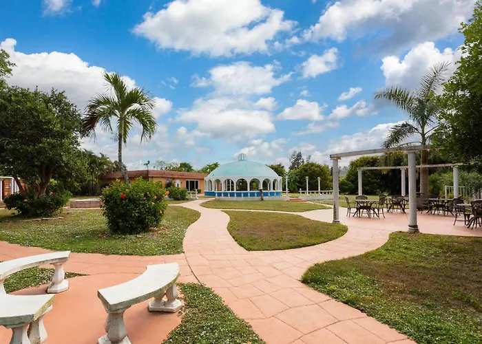 Days Inn By Wyndham Fort Myers Springs Resort
