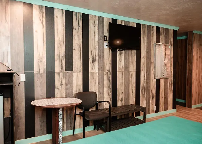 Provo Inn & Suites