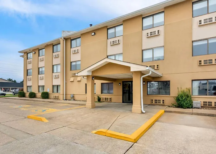 Super 8 By Wyndham Evansville East