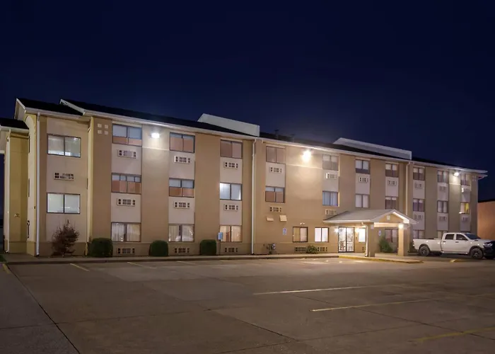 Super 8 By Wyndham Evansville East