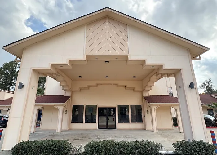 Regency Inn & Suites By Capital O Houston Iah Airport