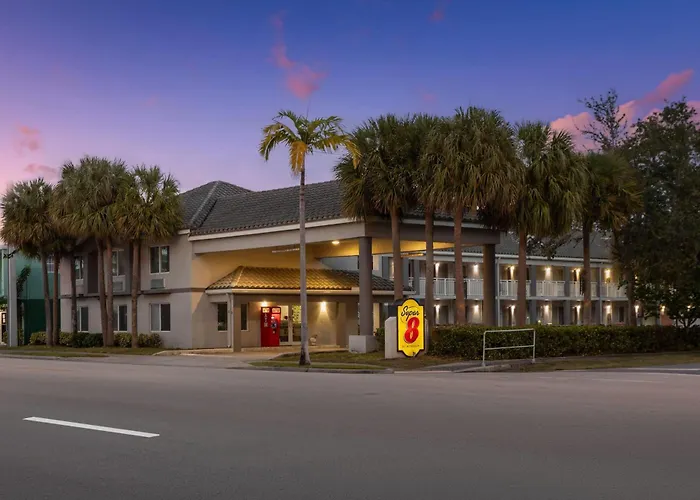 Super 8 Motel By Wyndham Near Fort Lauderdale Arpt