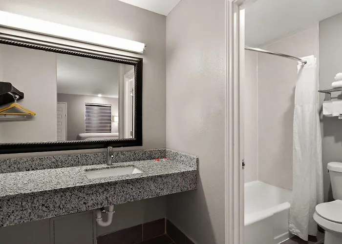 Econo Lodge Inn & Suites Laredo - Nuevo Laredo