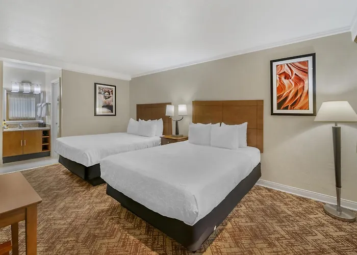 Best Western Plus Northwoods Inn