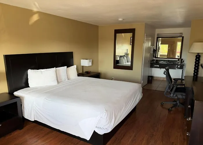 Travelodge By Wyndham Hemet Ca