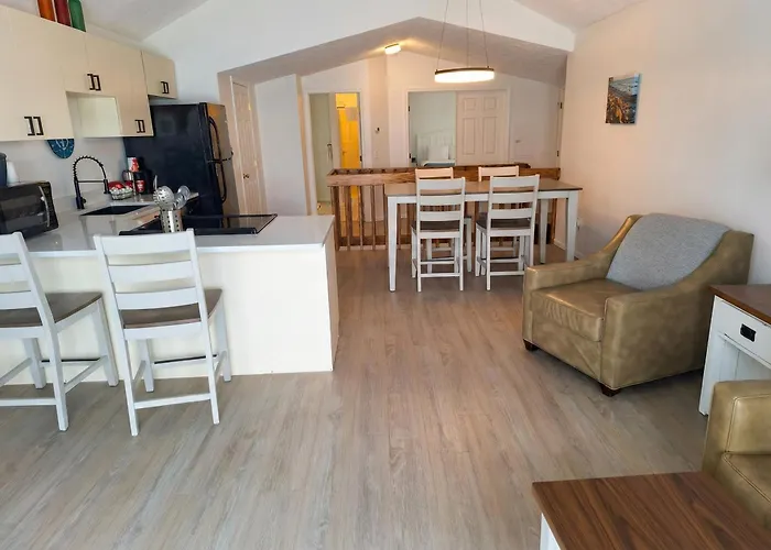 Pointes North Beachfront Hotel - 2 Person Spa Tub Studios