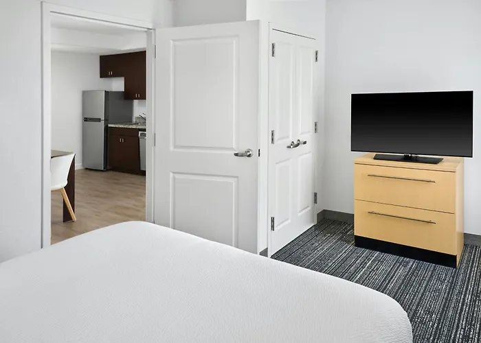 Towneplace Suites By Marriott Lawrence Downtown