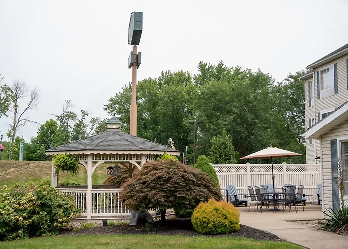 Coshocton Village Inn & Suites