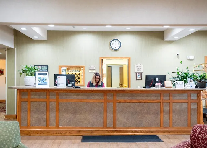 Coshocton Village Inn & Suites