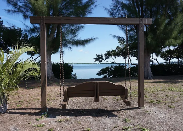 Anna Maria Island Tree House Pet Friendly!