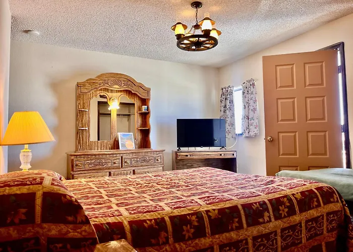 Dove Creek Inn