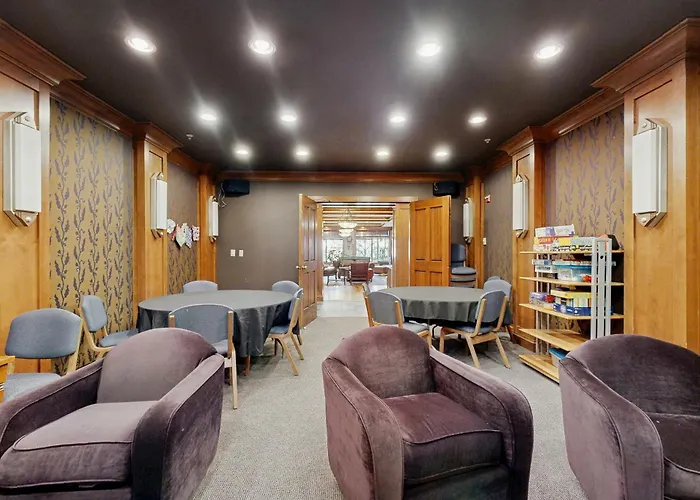 Eagle Springs East 402: Buffaloberry Suite