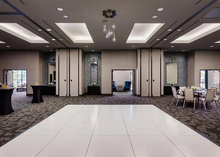 Archer Hotel Boston/Burlington