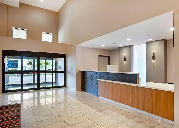 Best Western Plus Coalinga Inn