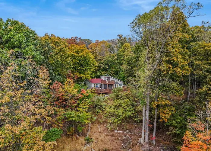 Above Sleepy Hollow - Rooftop Deck - View -Hot Tub- Pets -Wifi- Ev Charger-Trails - Lake - King Bed