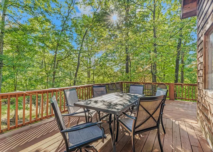 Almost Heaven - Grill, 2 King Beds, Wifi, Deck, Pool Access, Hiking, Wood Stove, Family Friendly