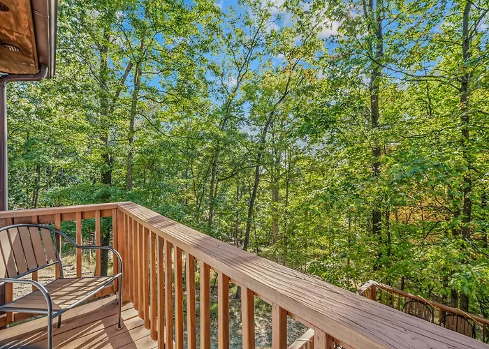 Almost Heaven - Grill, 2 King Beds, Wifi, Deck, Pool Access, Hiking, Wood Stove, Family Friendly