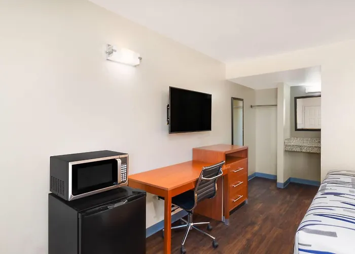 Travelodge By Wyndham Albuquerque West